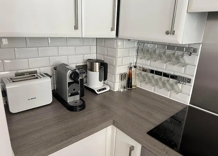 1Bed Flat With City Views - 1Min Walk To Tube Station