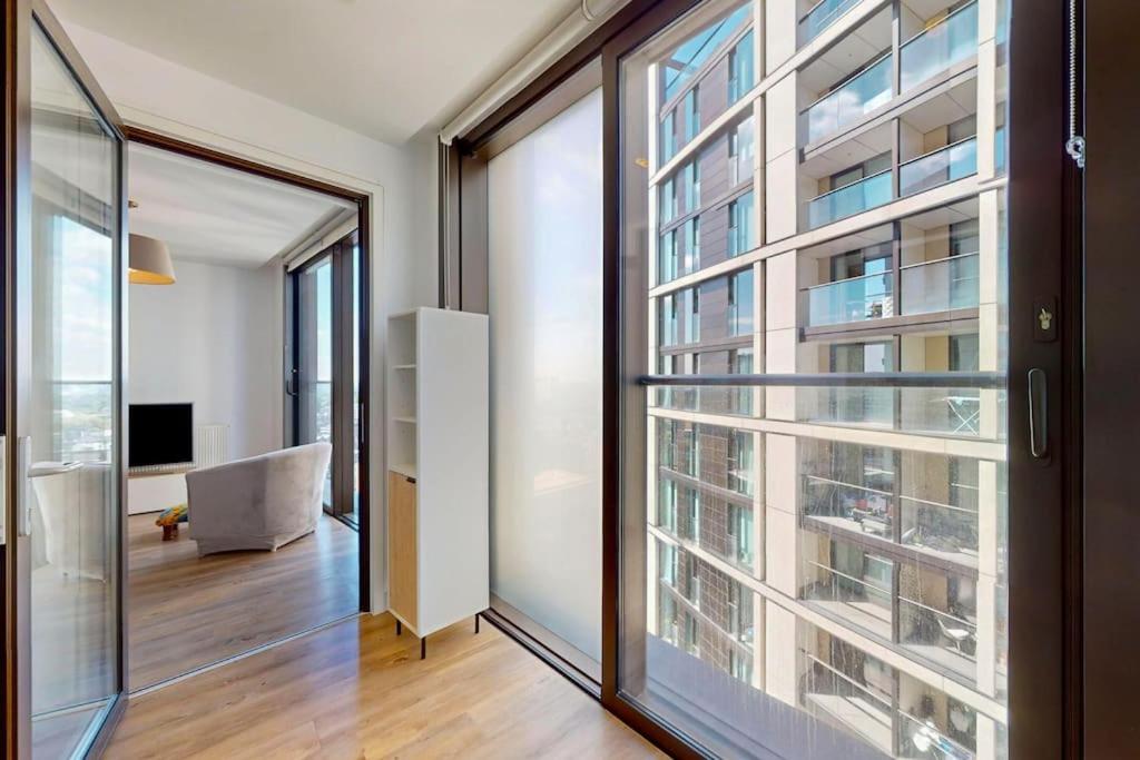 1bed Flat With Views - 1min Walk To Tube Station Appartement *